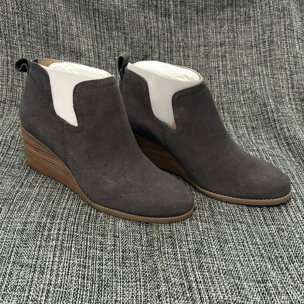 TOMS - Kallie Suede Bootie - pavement gray - size 8.5